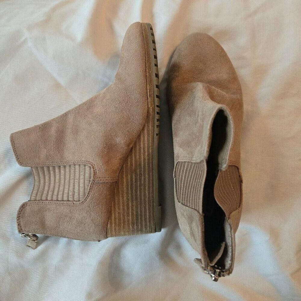 Light beige faux suede wedge boots by Dr. Scholl's size 6
